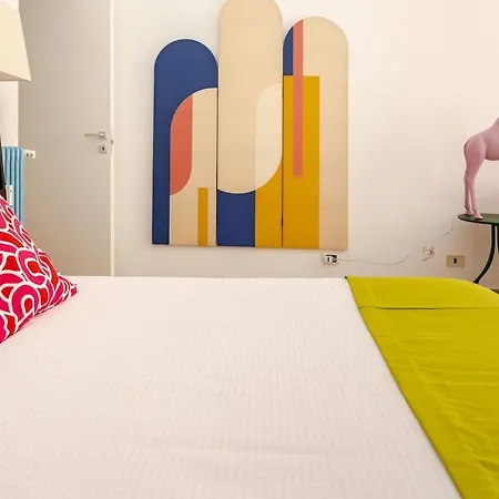Funky 3br Flat, Scenic Tram To Colosseum 7 Stops