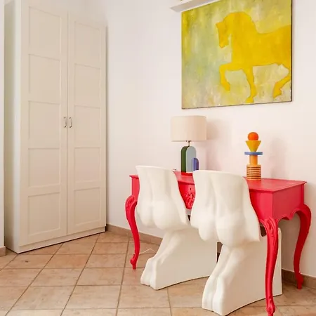 Design Ironico, 10 Minutes Termini, 20 Minutes Colosseum Apartment