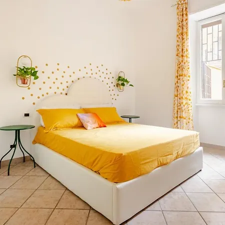 Funky 3br Flat, Scenic Tram To Colosseum 7 Stops *