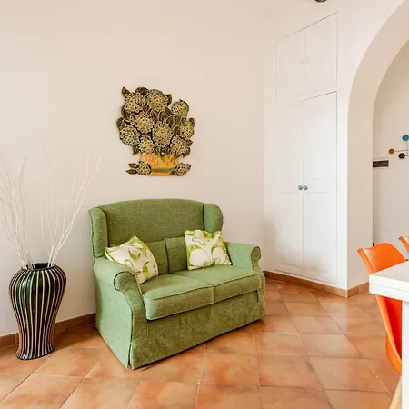 Design Ironico, 10 Minutes Termini, 20 Minutes Colosseum Apartment Rome