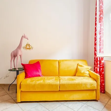 Funky 3br Flat, Scenic Tram To Colosseum 7 Stops *