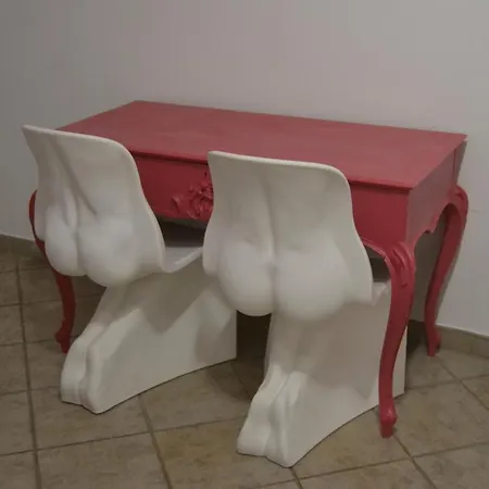 Apartament Funky 3br Flat, Scenic Tram To Colosseum 7 Stops *