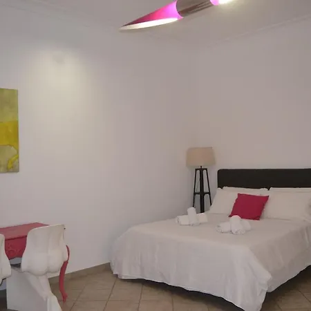 Funky 3br Flat, Scenic Tram To Colosseum 7 Stops *