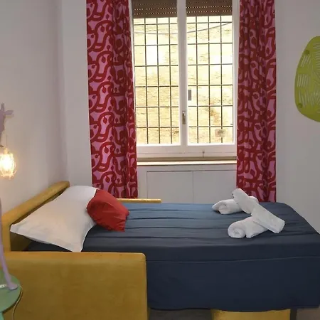 Funky 3Br Flat, Scenic Tram To Colosseum 7 Stops *