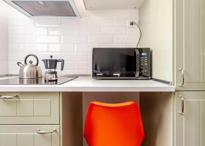 Funky 3br Flat, Scenic Tram To Colosseum 7 Stops Lägenhet *