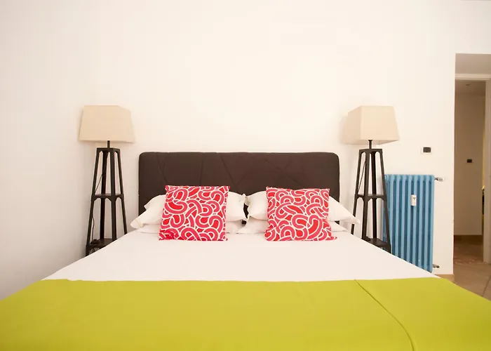 Lägenhet Funky 3br Flat, Scenic Tram To Colosseum 7 Stops *