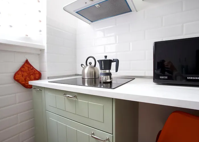 Funky 3br Flat, Scenic Tram To Colosseum 7 Stops Lägenhet *